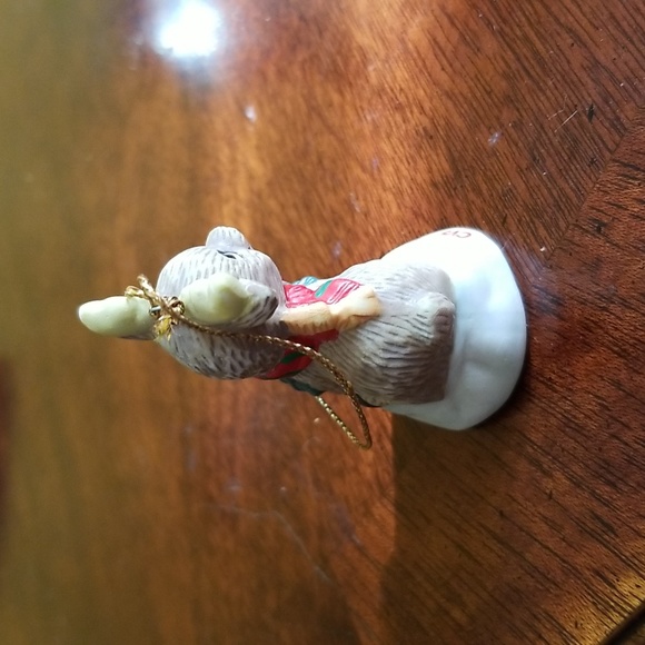 VINTAGE 1999 CVS DEER SITTING NEXT TO XMAS TREE - UNGLAZED TREE DECORATION - Picture 7 of 8